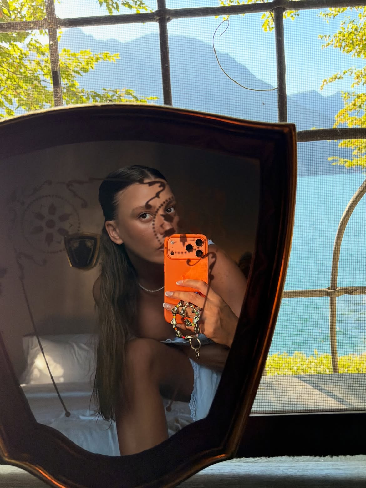 Serenay Sarıkaya, yaz enerjisini İtalya'dan paylaştı