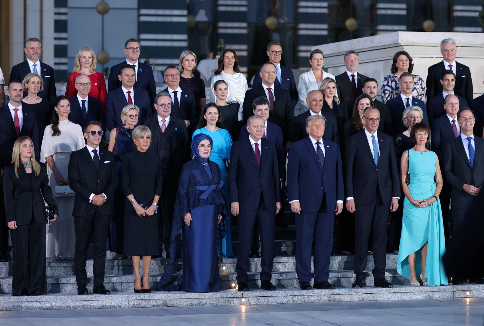 NATO liderleri Külliye'de aile fotoğrafında buluştu