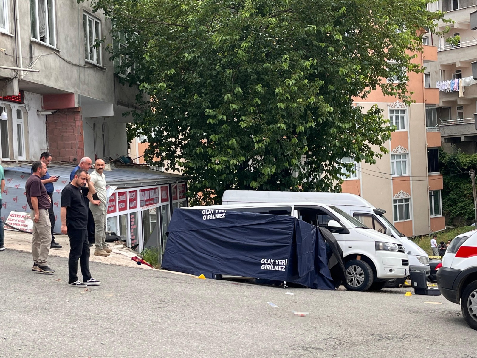 Abisini, yengesini ve yeğenini öldürdü