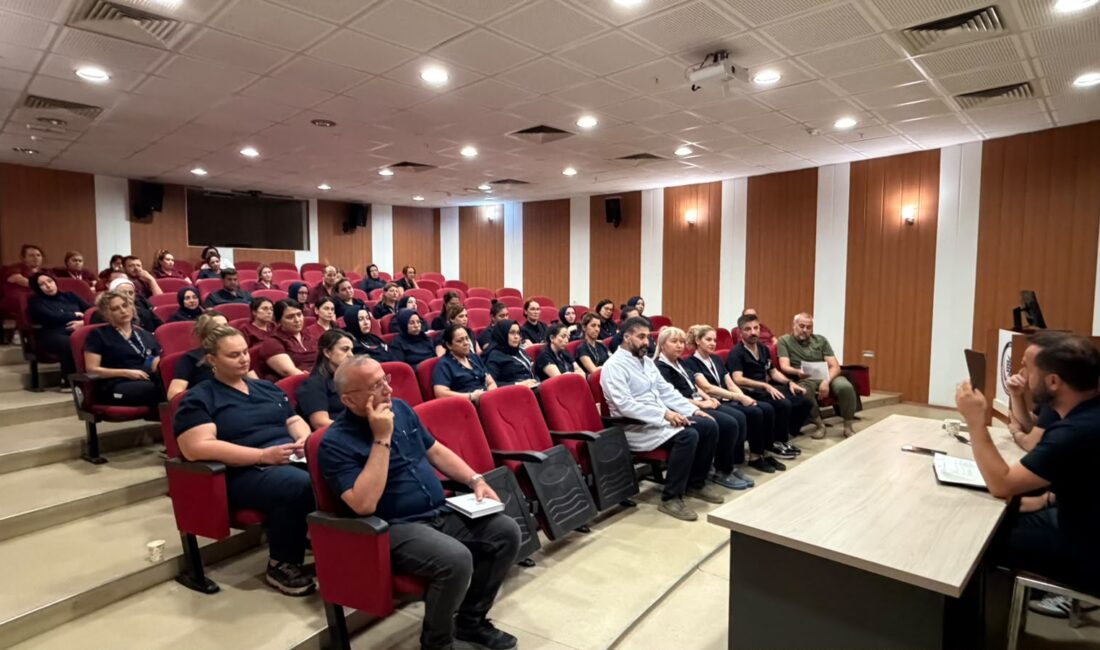 Bu kapsamda, servis sorumlusu hemşireler her ay Hastane Başhekimi Doç.