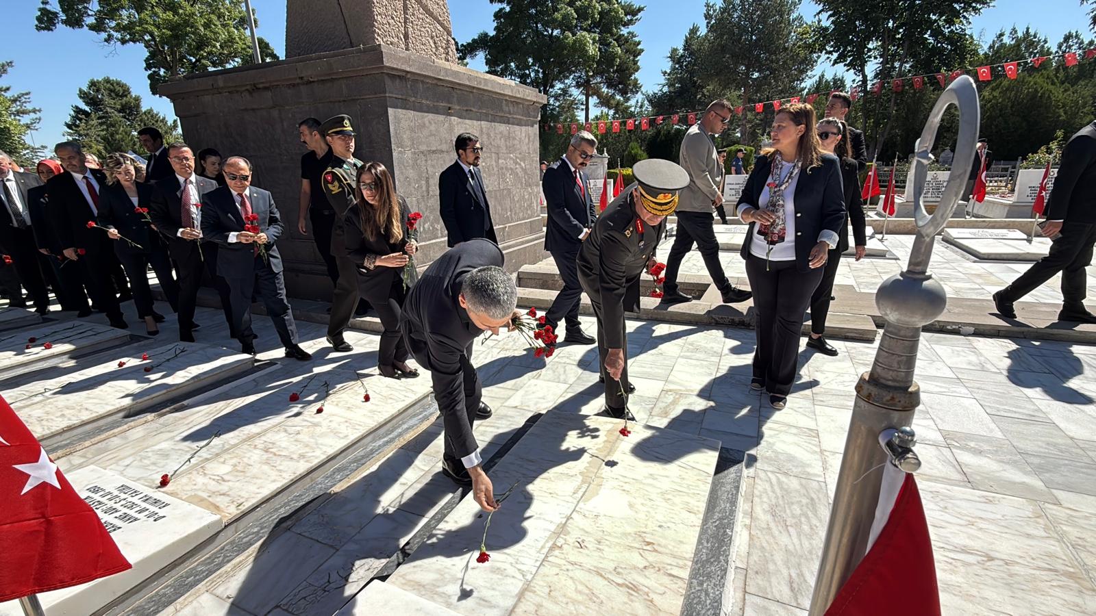 15 Temmuz şehitleri dualarla anıldı