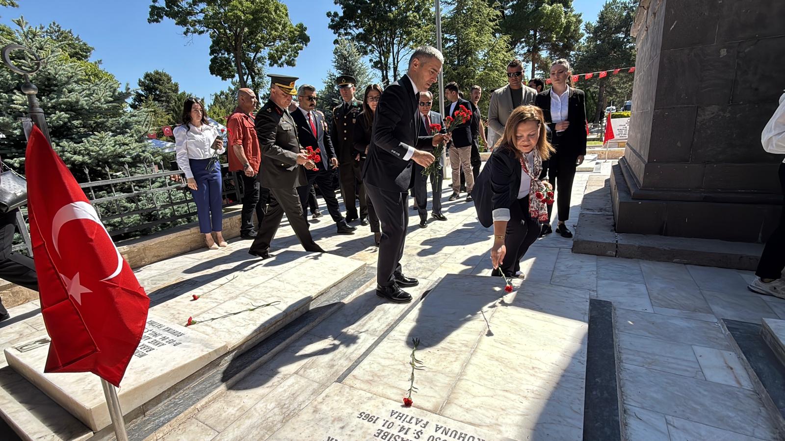 15 Temmuz şehitleri dualarla anıldı