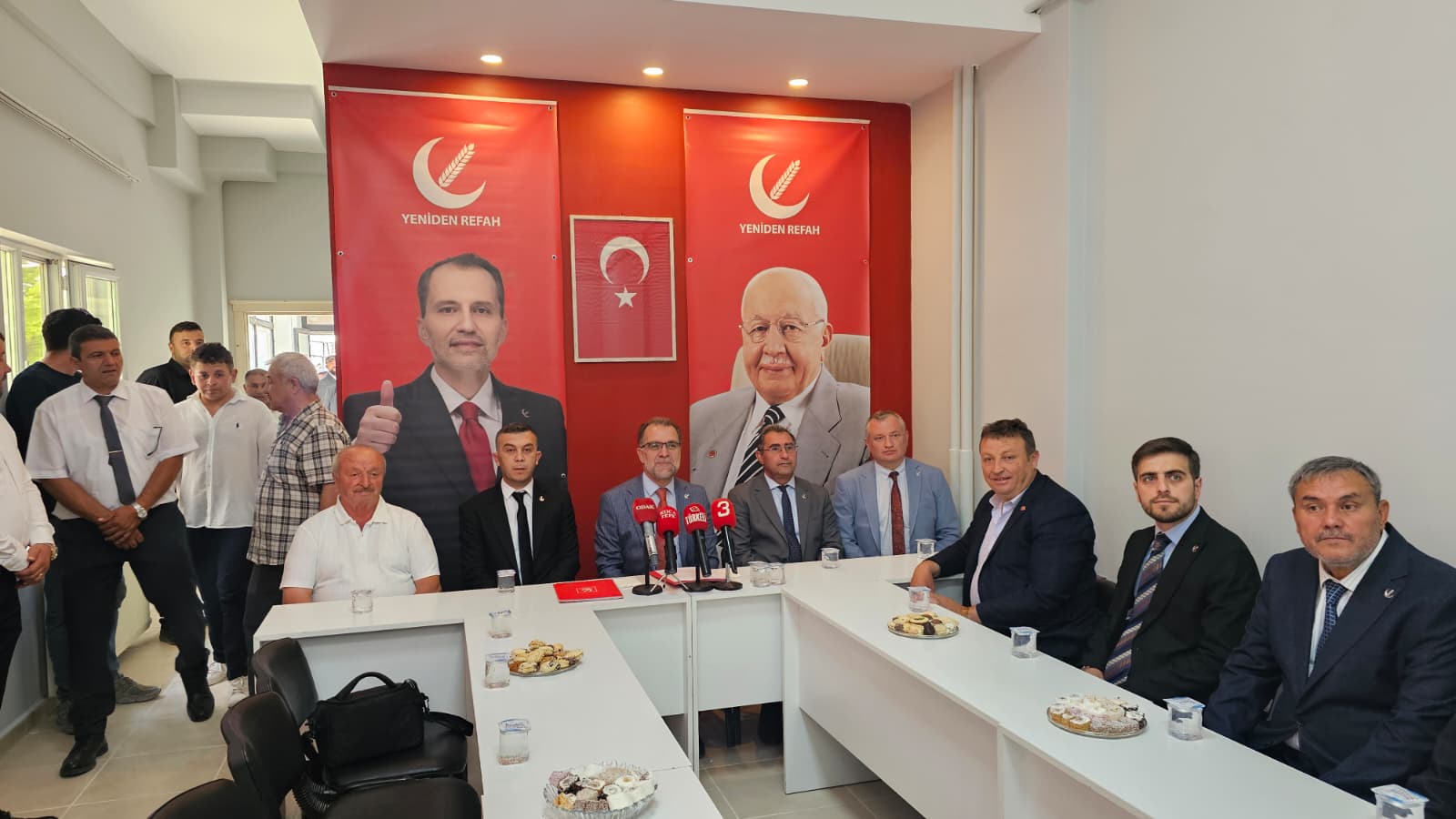 Yeniden Refah Partisi Afyonkarahisar'da yeni il binasını açtı