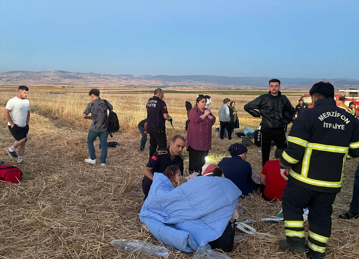 Devrilen yolcu otobüsündeki 46 kişi yaralandı