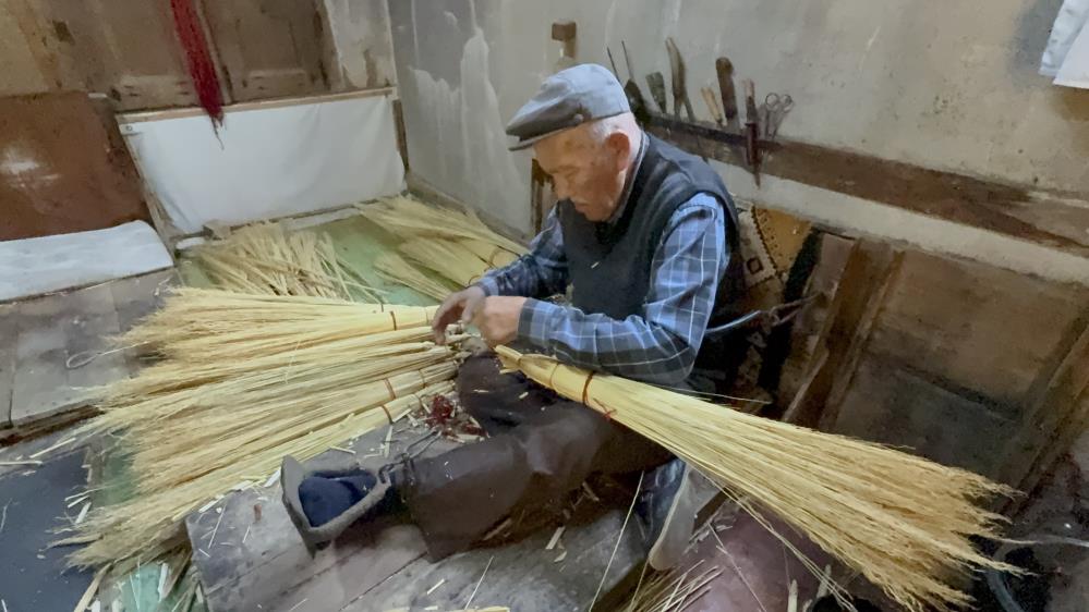 85 yaşındaki Kemal Dede, çırak bulamamaktan dertli
