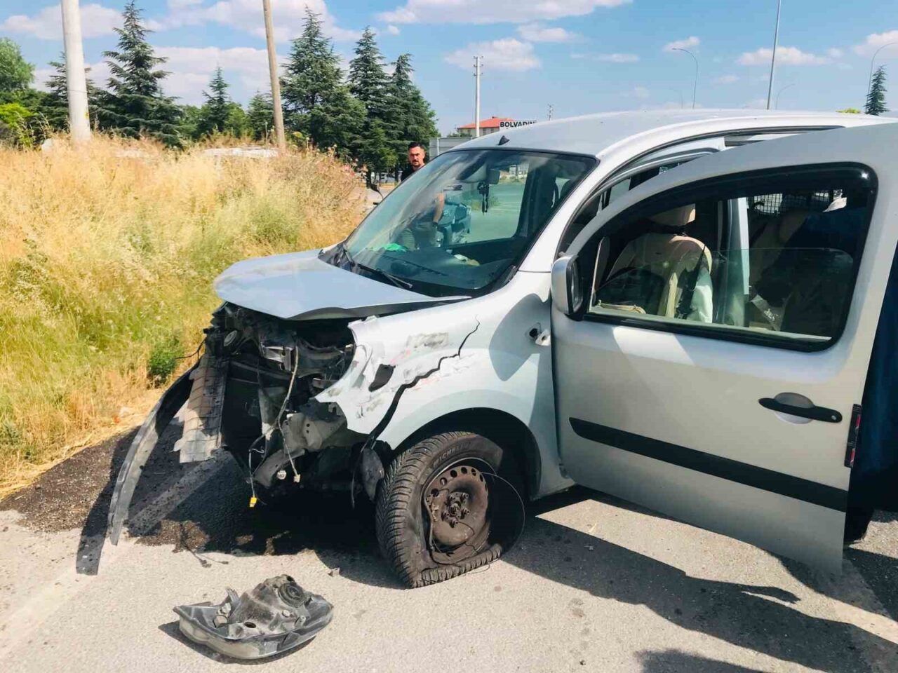 İki otomobilin çarpıştığı kazada 4 kişi yaralandı