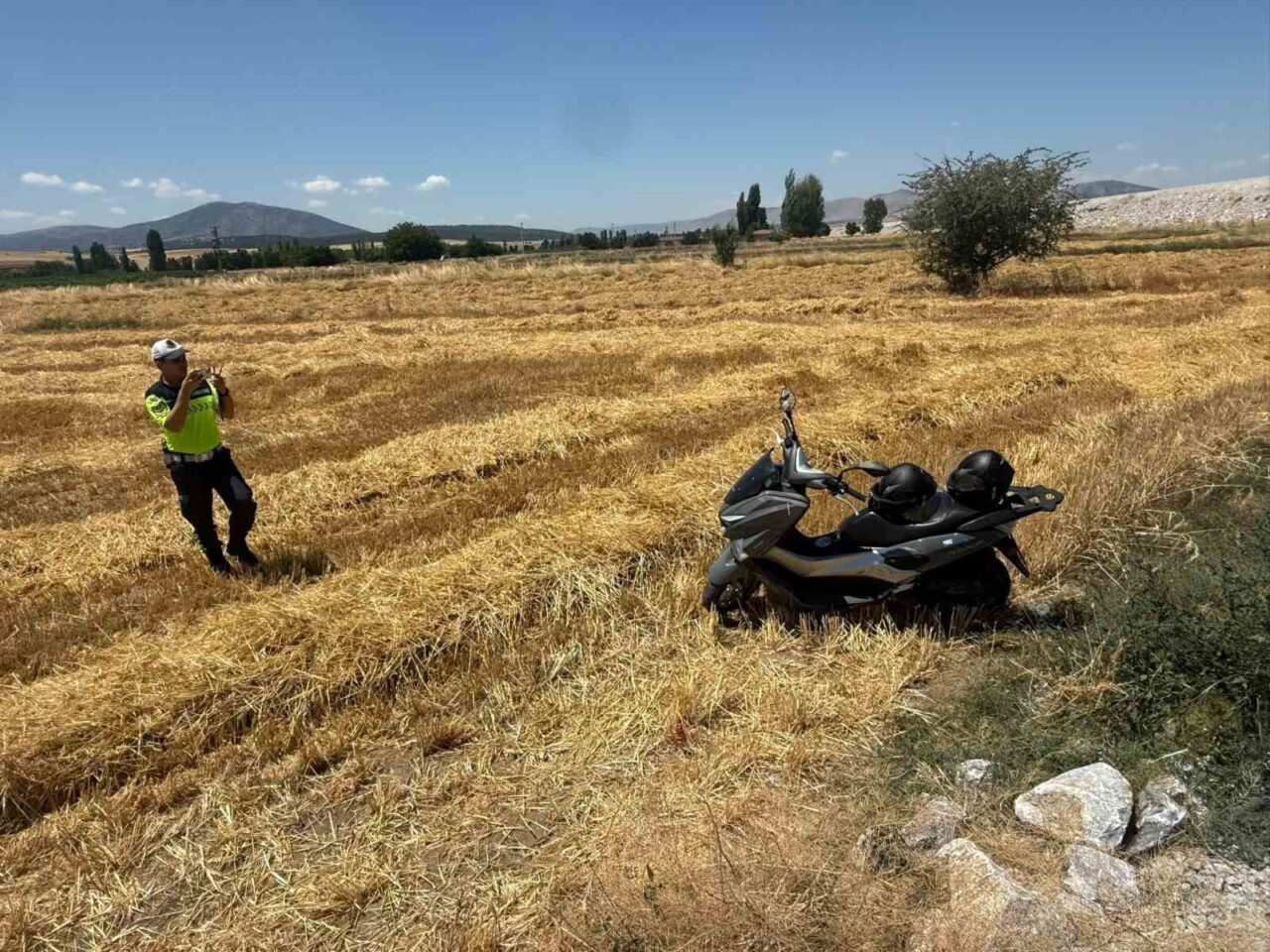 Motosikletin devrildiği kazada 2 kişi yaralandı