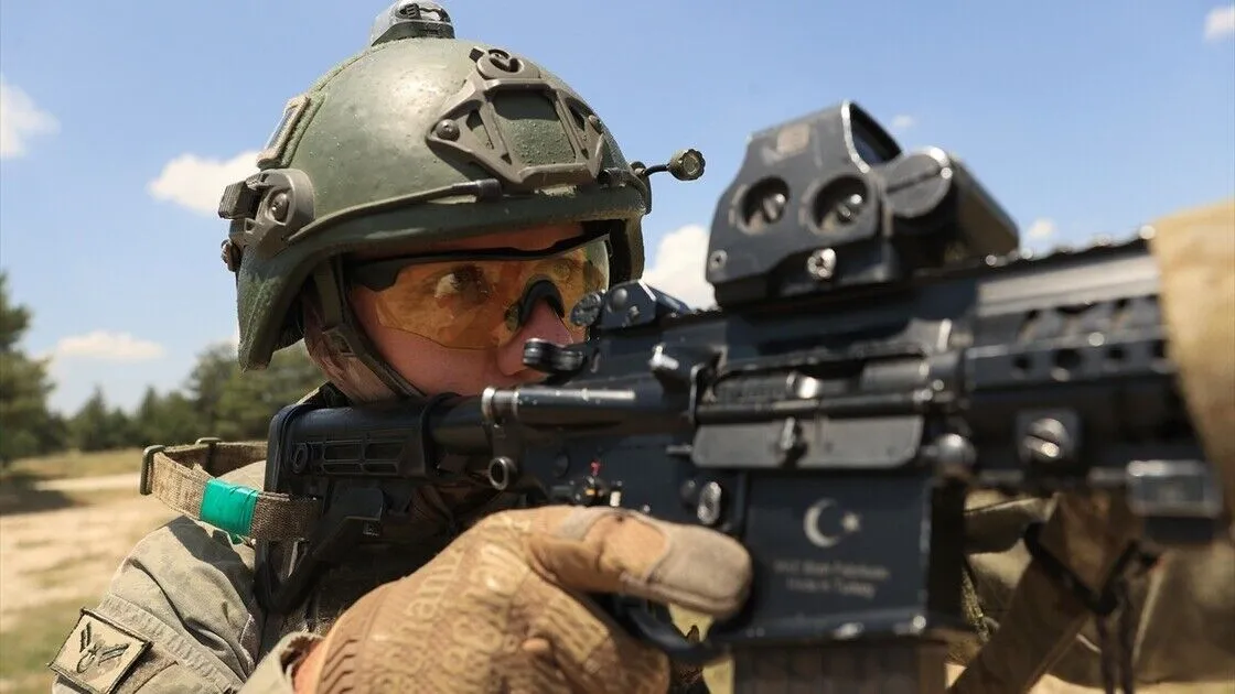Komando ihtisas kursunda nefes kesen eğitim