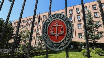 Aile Mahkemesi’ne başvuran yaşlı adam, eşinin kendisini hor gördüğünü, aşağıladığını,