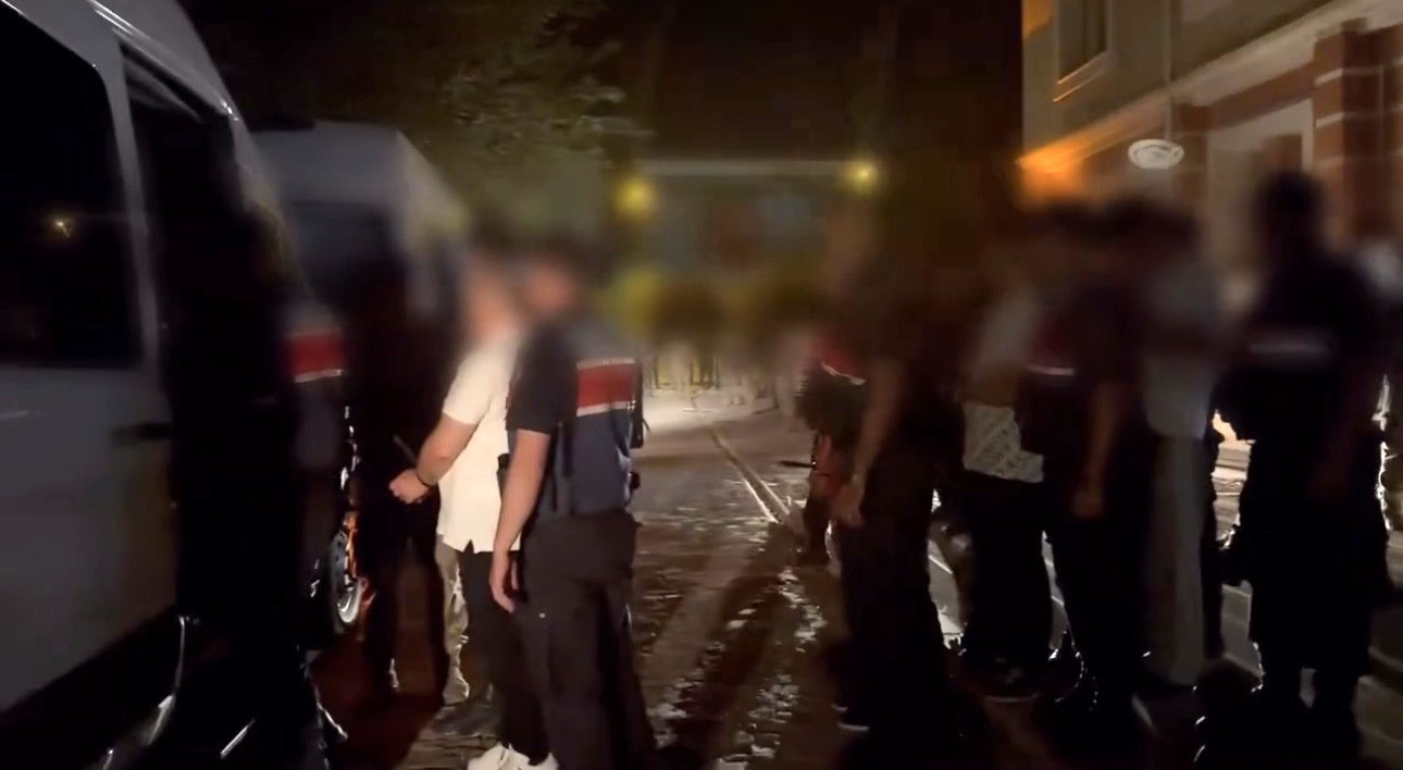 Afyon dahil 19 ilde yasa dışı bahis operasyonu: 31 tutuklama 1 Afyon dahil 19 ilde yasa dışı bahis operasyonu: 31 tutuklama