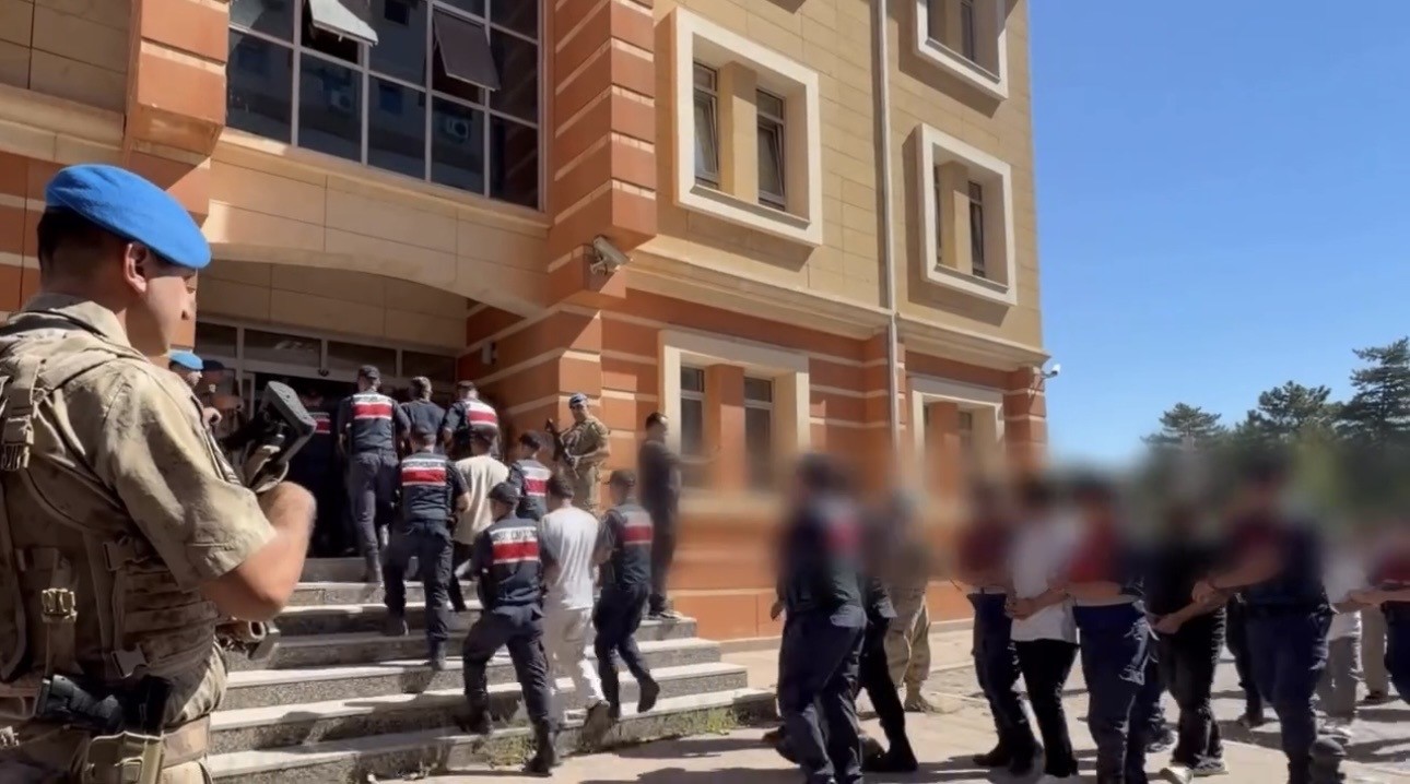 Afyon dahil 19 ilde yasa dışı bahis operasyonu: 31 tutuklama 2 Afyon dahil 19 ilde yasa dışı bahis operasyonu: 31 tutuklama