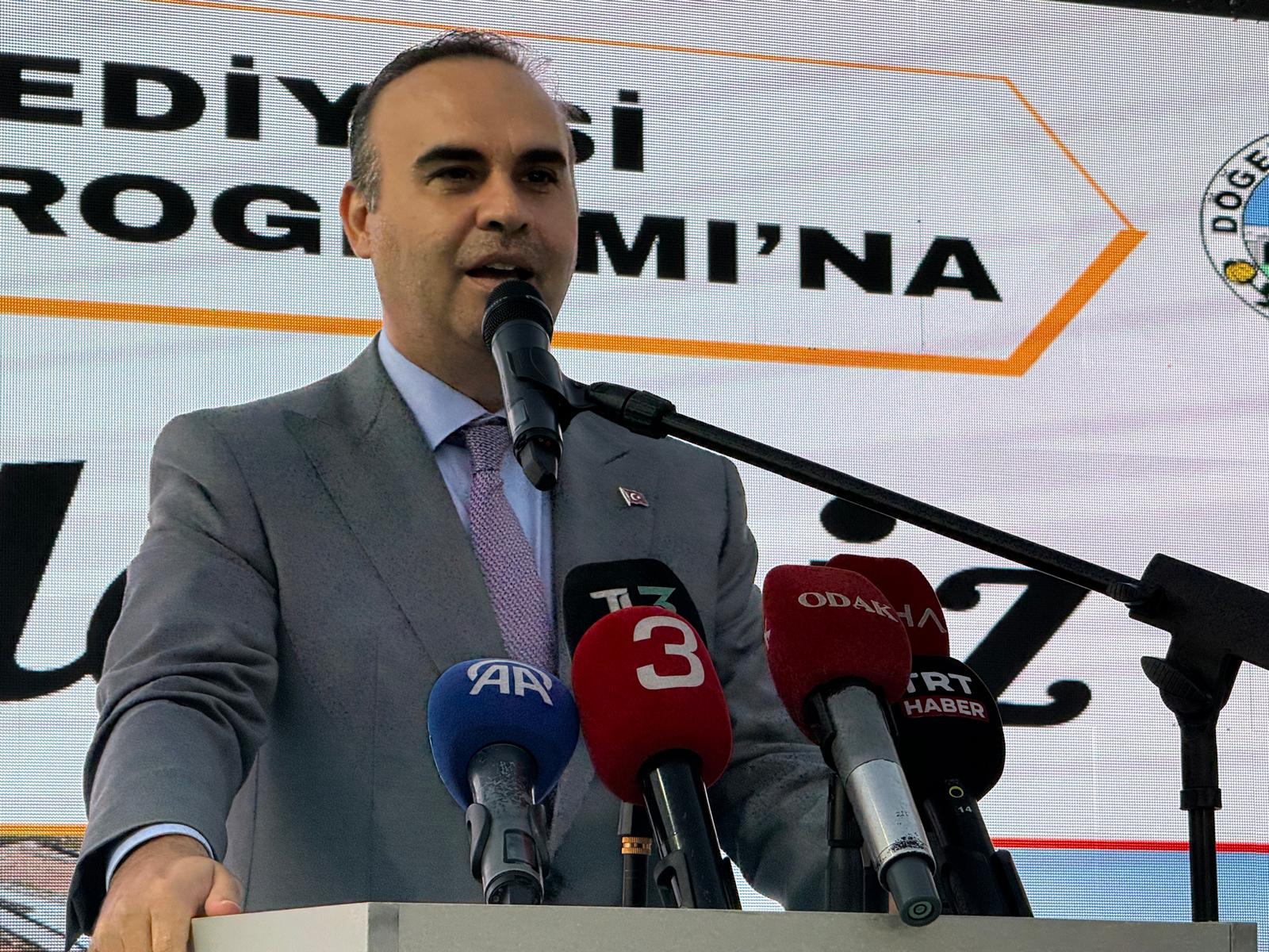 Bakan Kacır İhsaniye ve Döğer’de toplu açılış törenine katıldı
