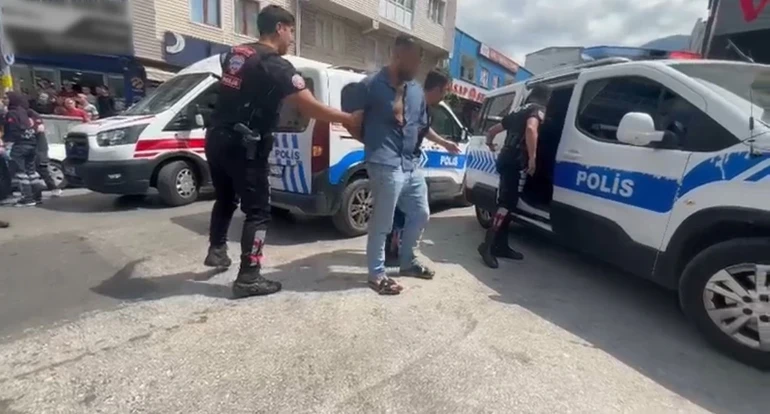 Bursa’da akrabaların kavgası savaş alanına döndü: 6 yaralı, 4 gözaltı!