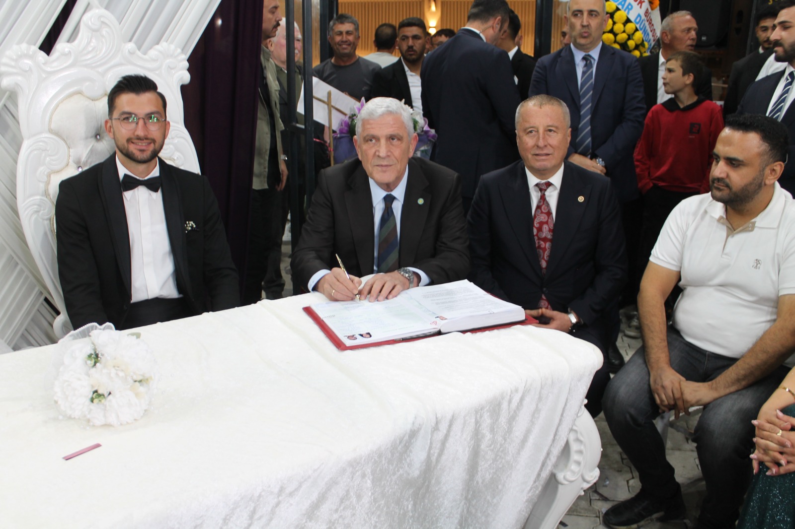 İYİ Parti Genel Başkanı Dervişoğlu Afyonkarahisar’da nikah şahidi oldu