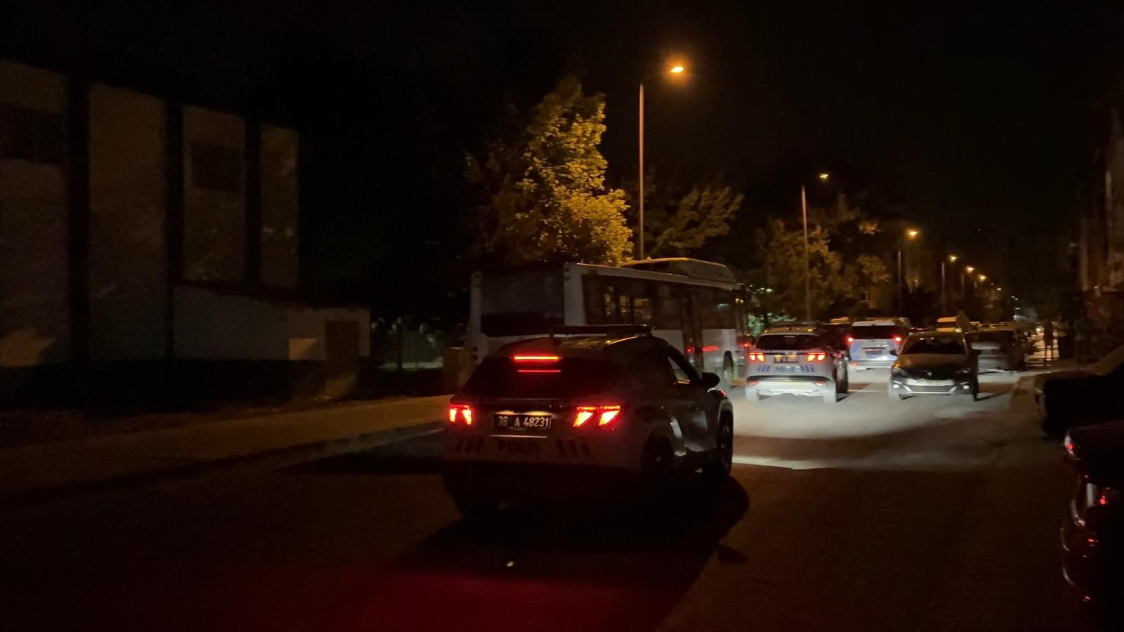 Bıçaklı kavgada olay yerinden kaçtı, karakola teslim oldu