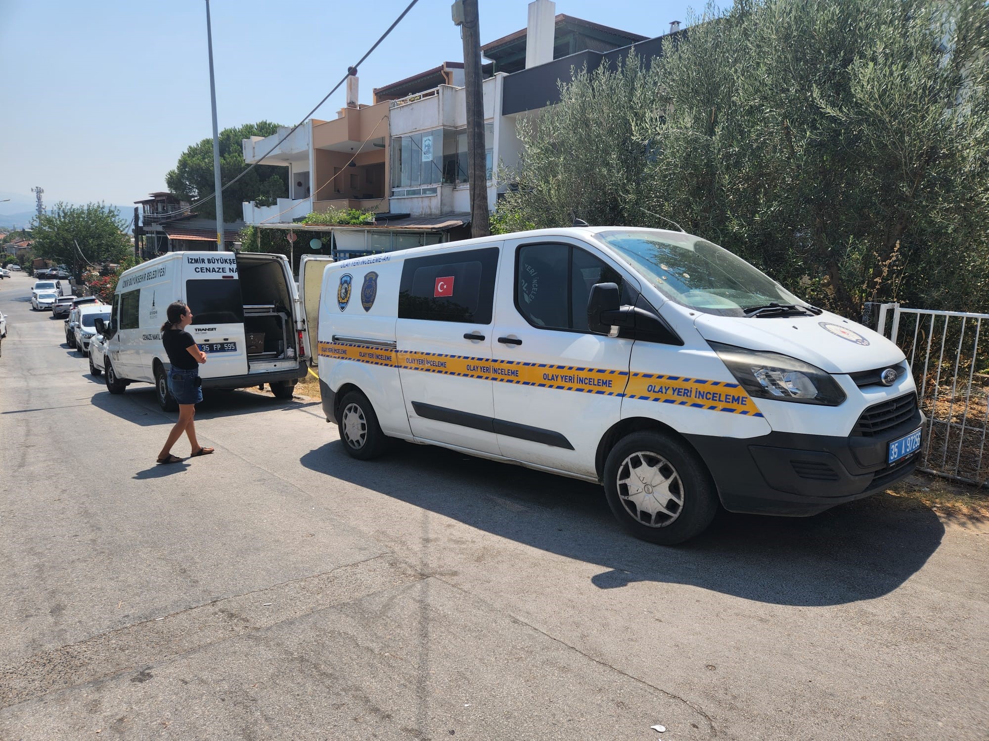 Urla'da korkunç olay: Anne ve oğlu evde ölü bulundu