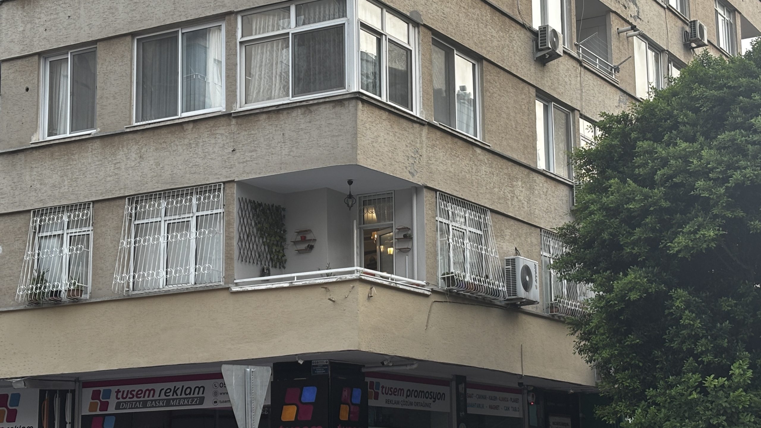 Polis, Alparslan Kuytul’un evinde arama yapıyor