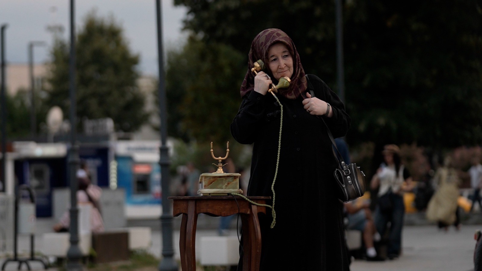 Telefonu açınca çok duygulandılar 4 Telefonu açınca çok duygulandılar