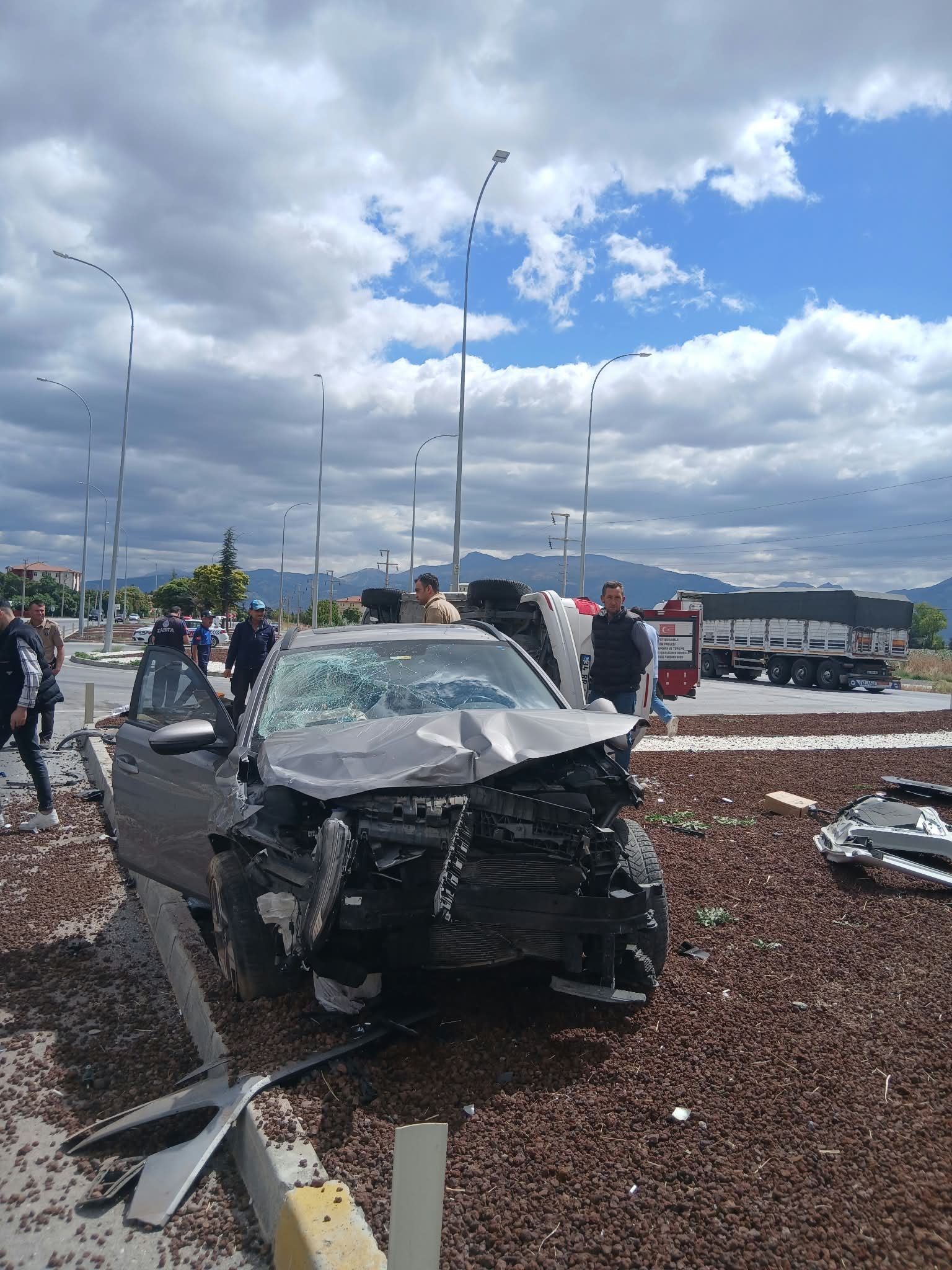 Otomobillerin çarpıştığı kazada 7 kişi yaralandı