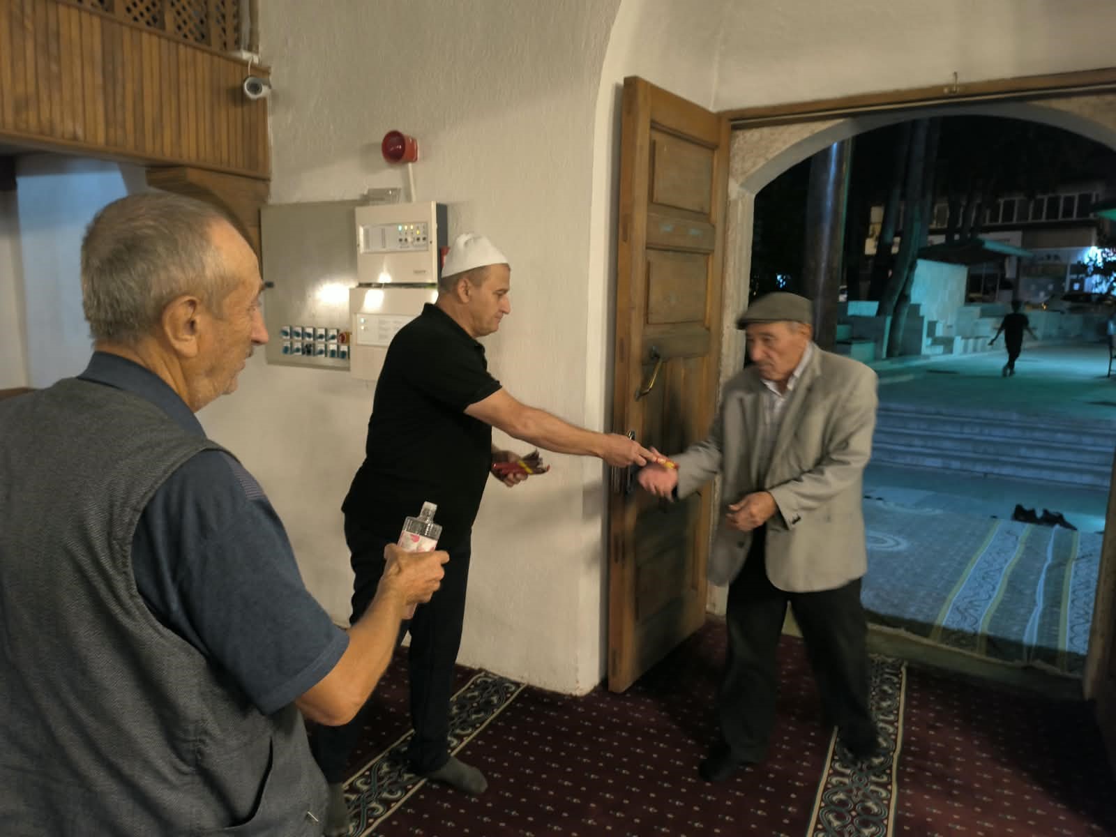 Afyonkarahisar’da Mevlid Kandili huşu içerisinde geçti
