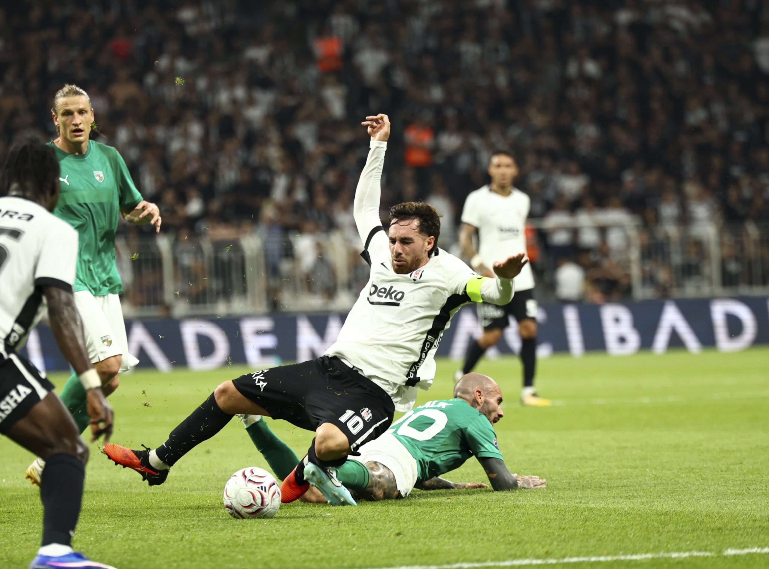 Afyonlu Orkun Kökçü, Beşiktaş’ı Avrupa’da sırtlıyor