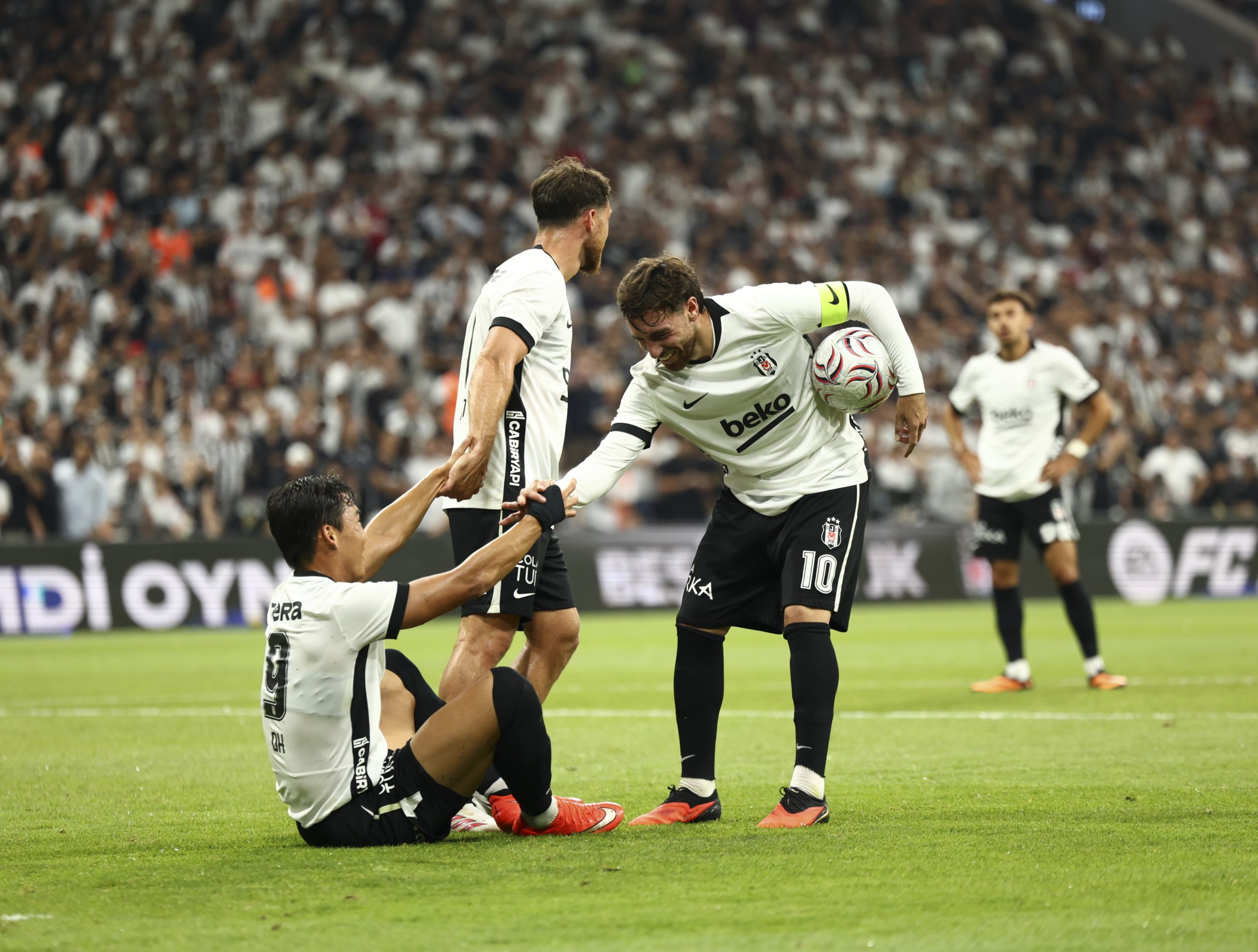 Afyonlu Orkun Kökçü, Beşiktaş’ı Avrupa’da sırtlıyor