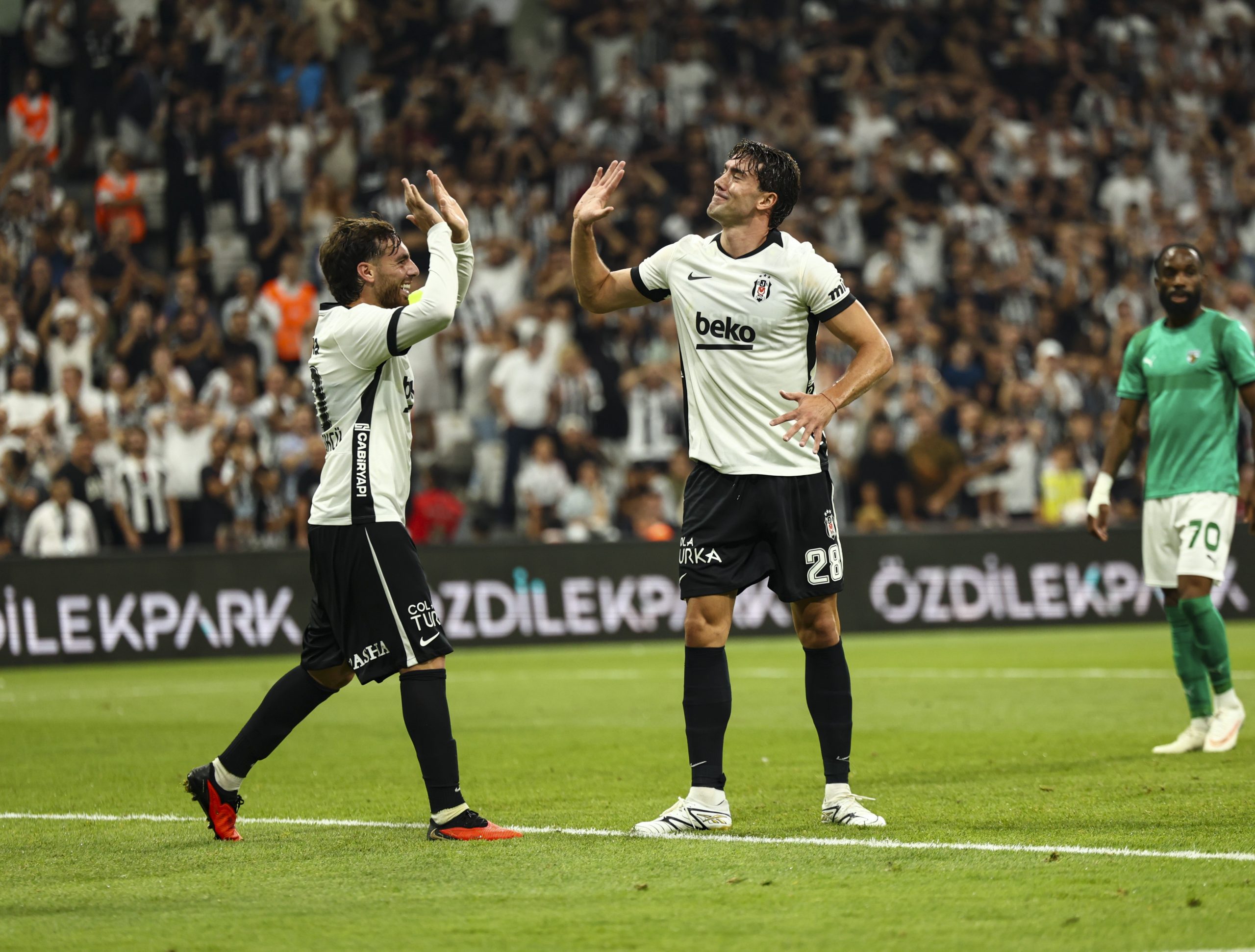 Afyonlu Orkun Kökçü, Beşiktaş’ı Avrupa’da sırtlıyor