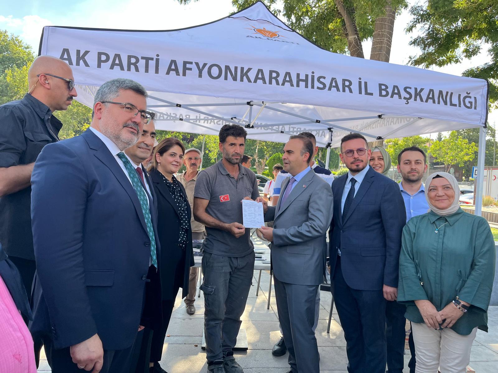 Bakan Kacır, AK Parti’ye yeni üye kazandırdı