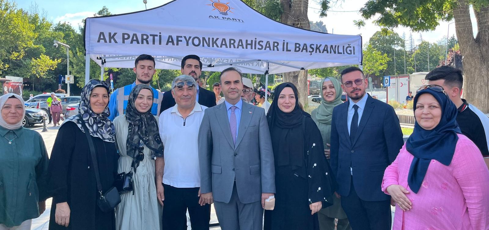 Bakan Kacır, AK Parti’ye yeni üye kazandırdı