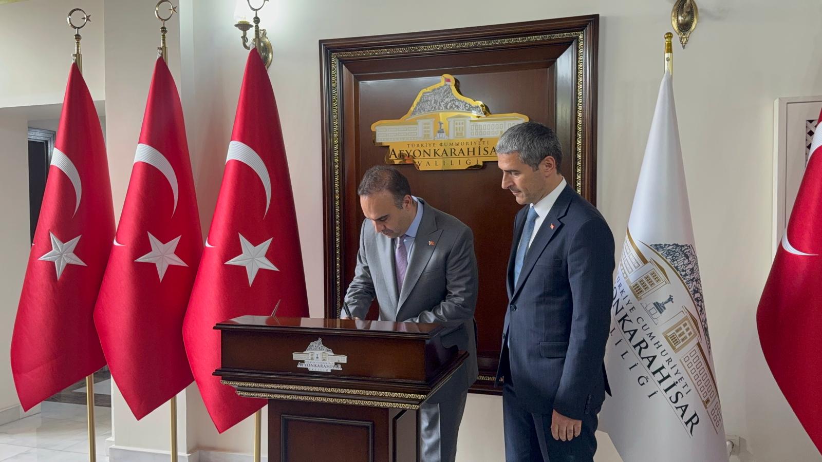 Bakan Kacır, Afyonkarahisar Valiliği’ni ziyaret etti