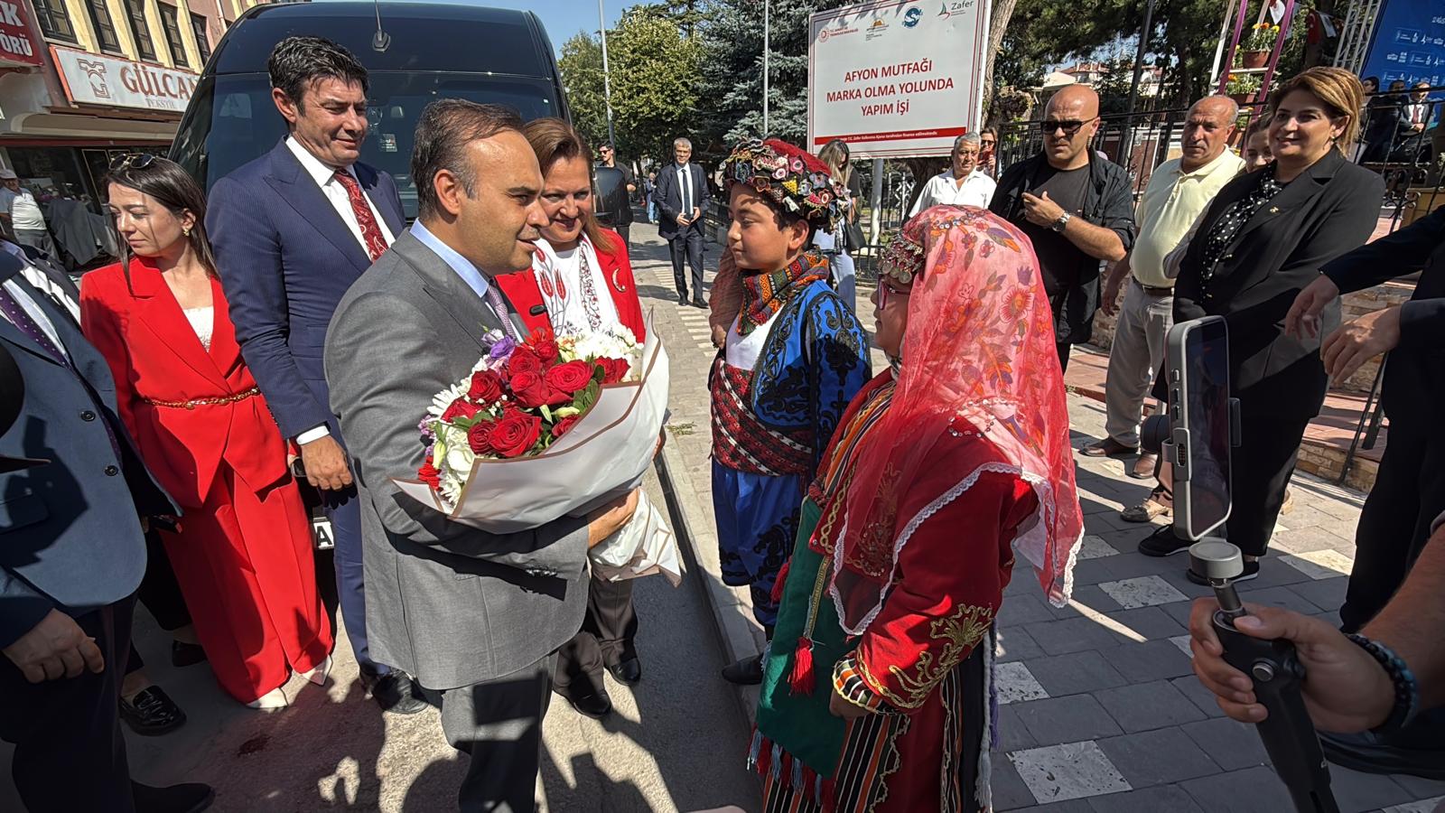 Bakan Kacır Afyonkarahisar’da toplu açılış törenine katıldı