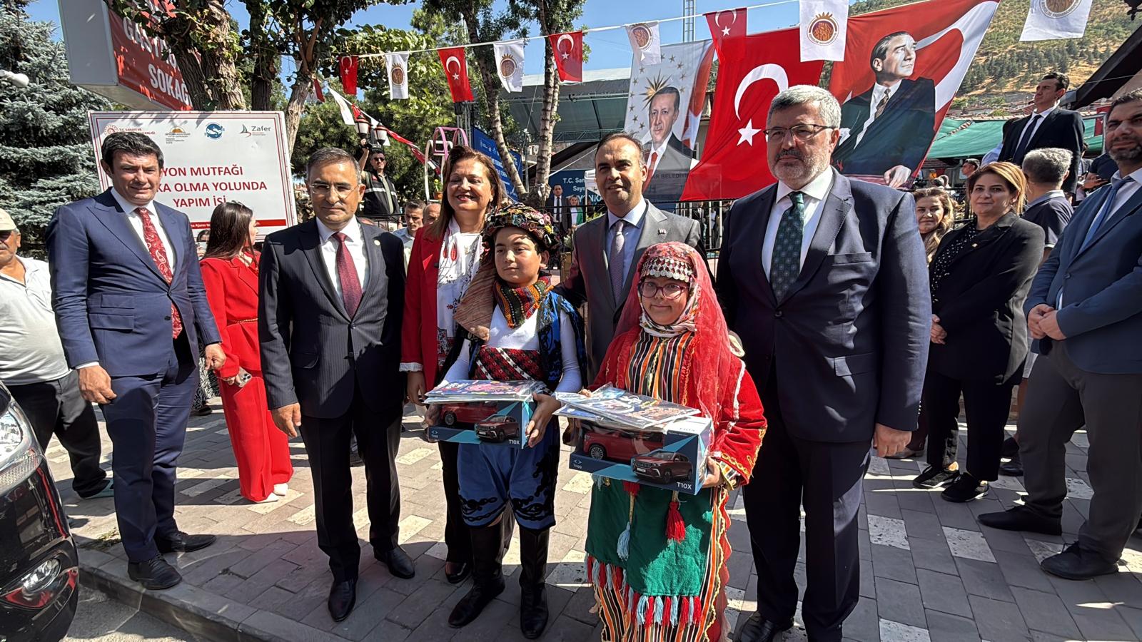 Bakan Kacır Afyonkarahisar’da toplu açılış törenine katıldı