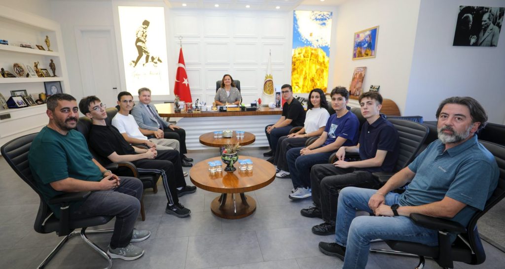 Başkan Köksal, başarılı öğrencileri ödüllendirdi