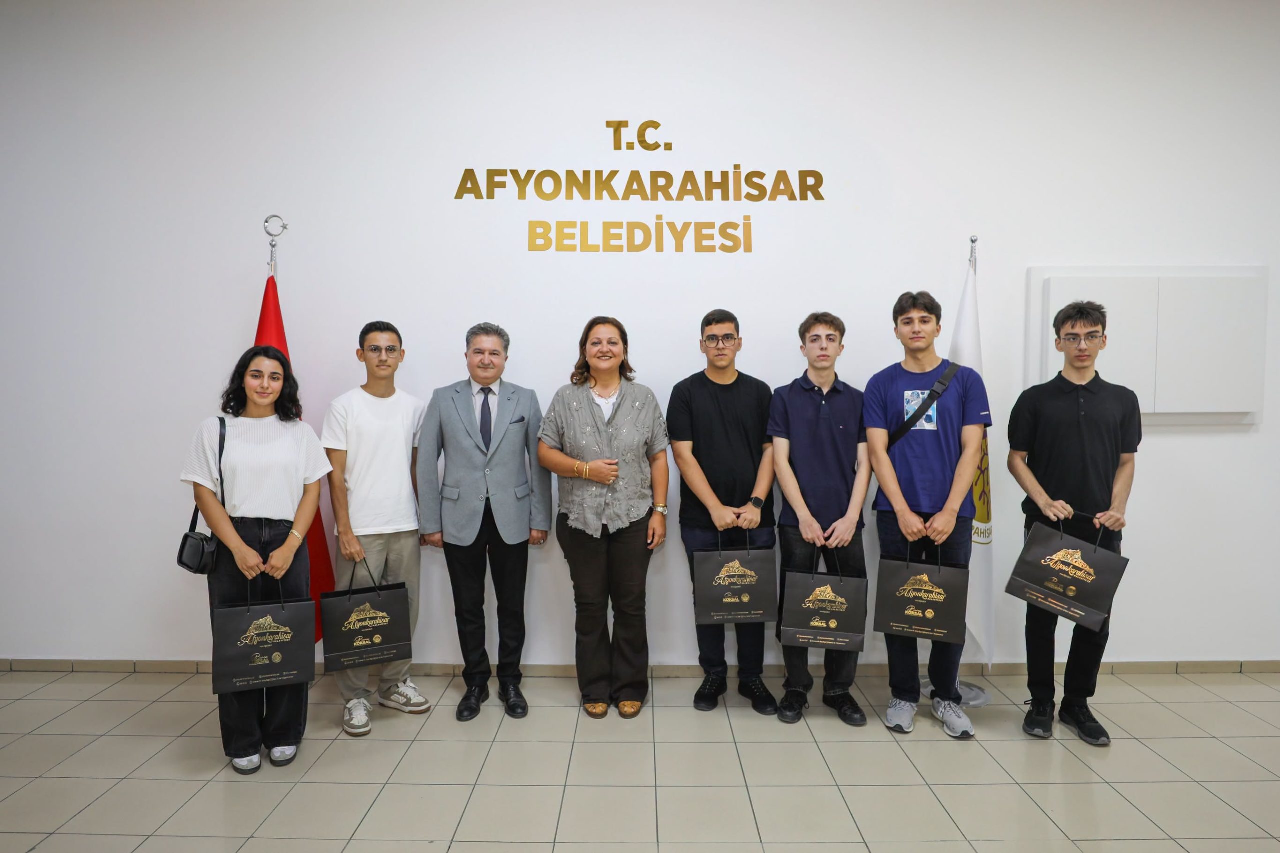 Başkan Köksal, başarılı öğrencileri ödüllendirdi
