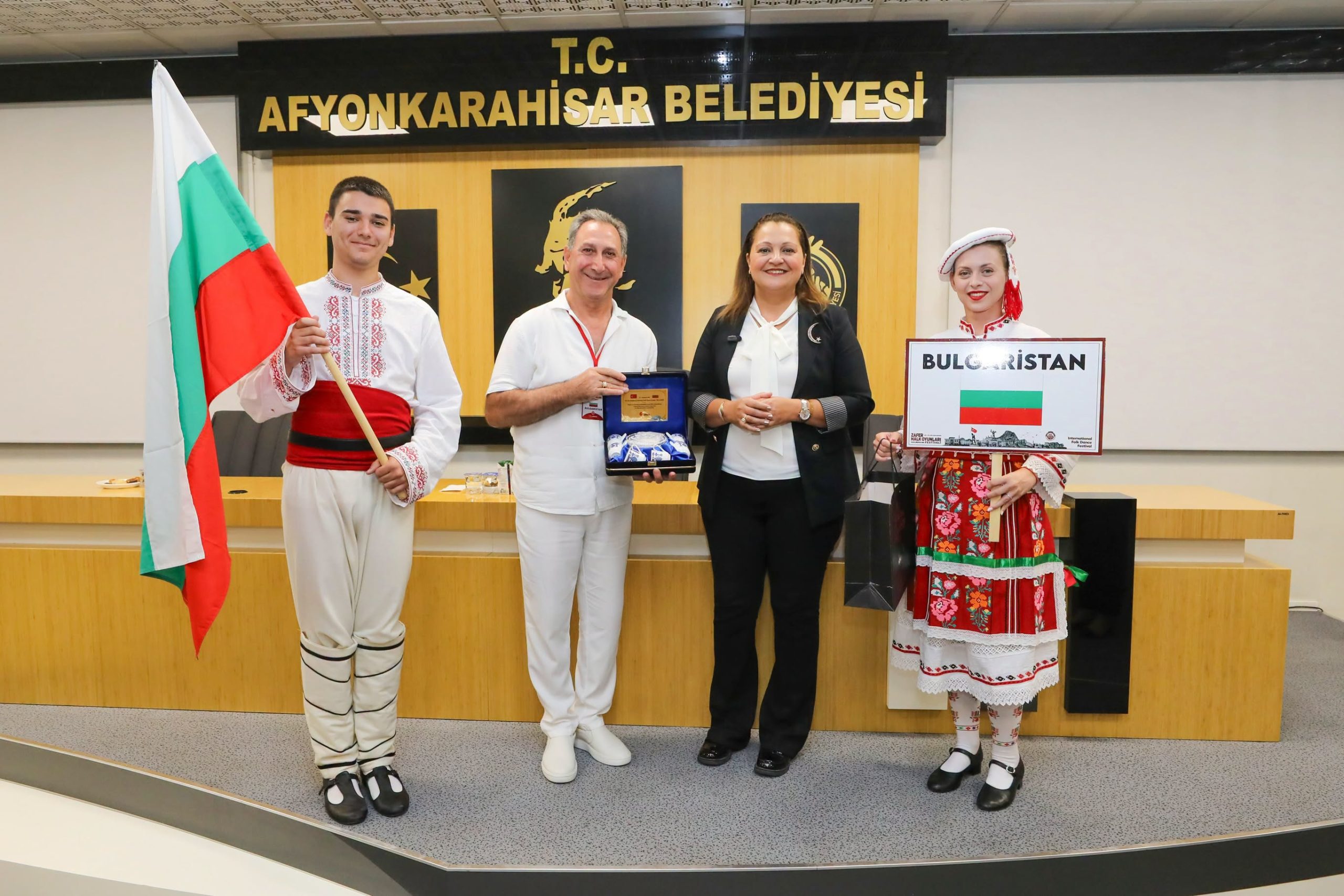 Başkan Köksal, halk oyunları ekiplerini ağırladı