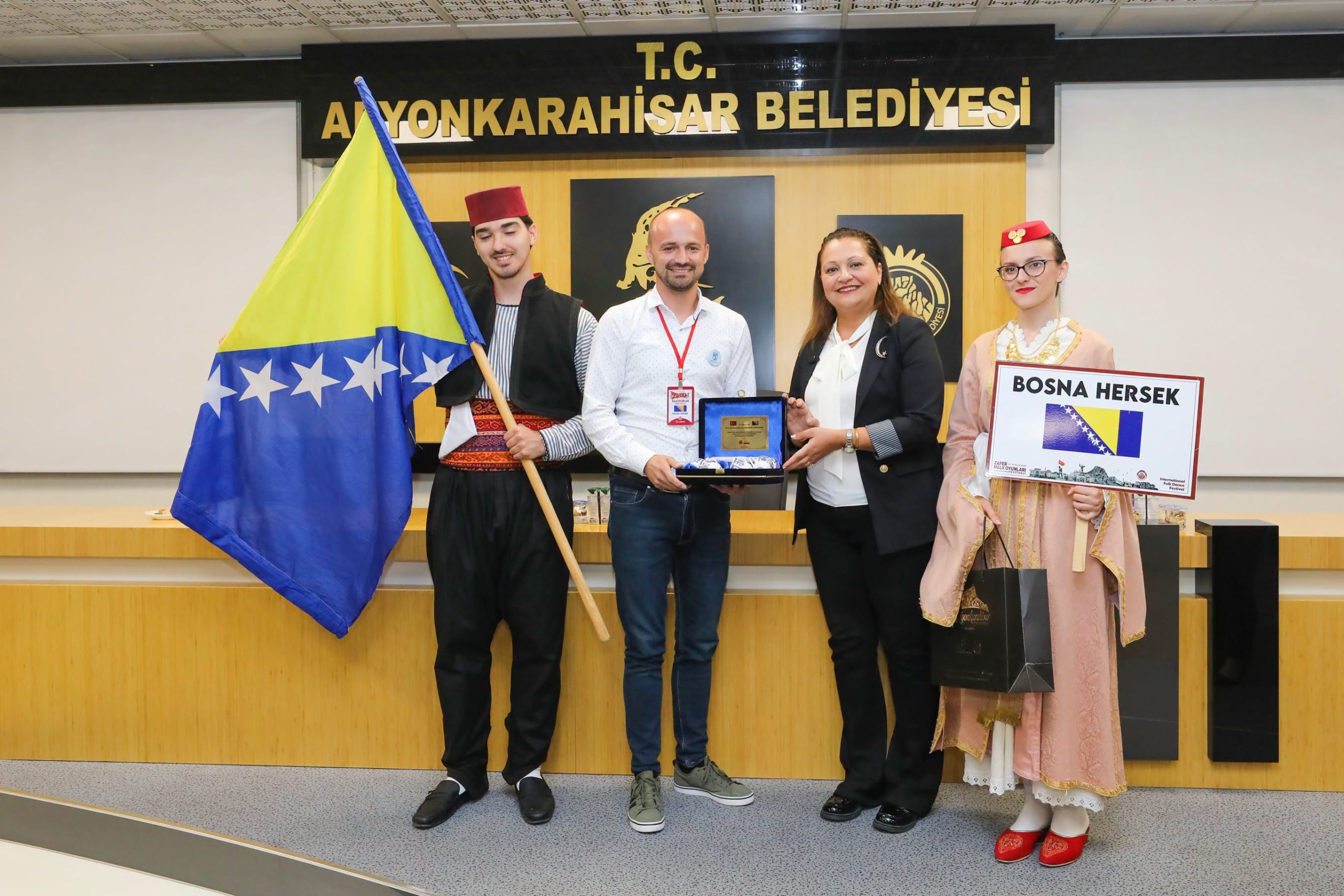 Başkan Köksal, halk oyunları ekiplerini ağırladı