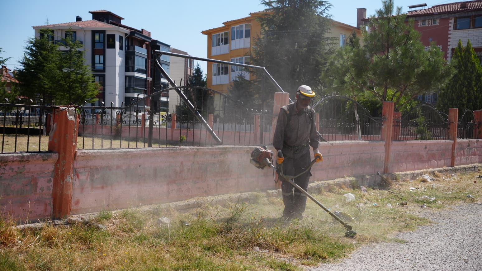 Bolvadin’de okul bahçelerinde hummalı çalışma