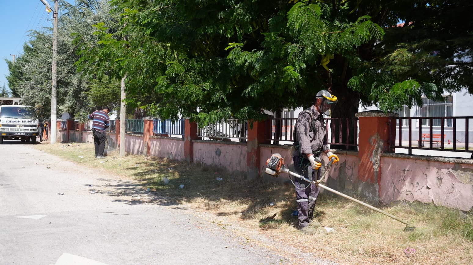 Bolvadin’de okul bahçelerinde hummalı çalışma