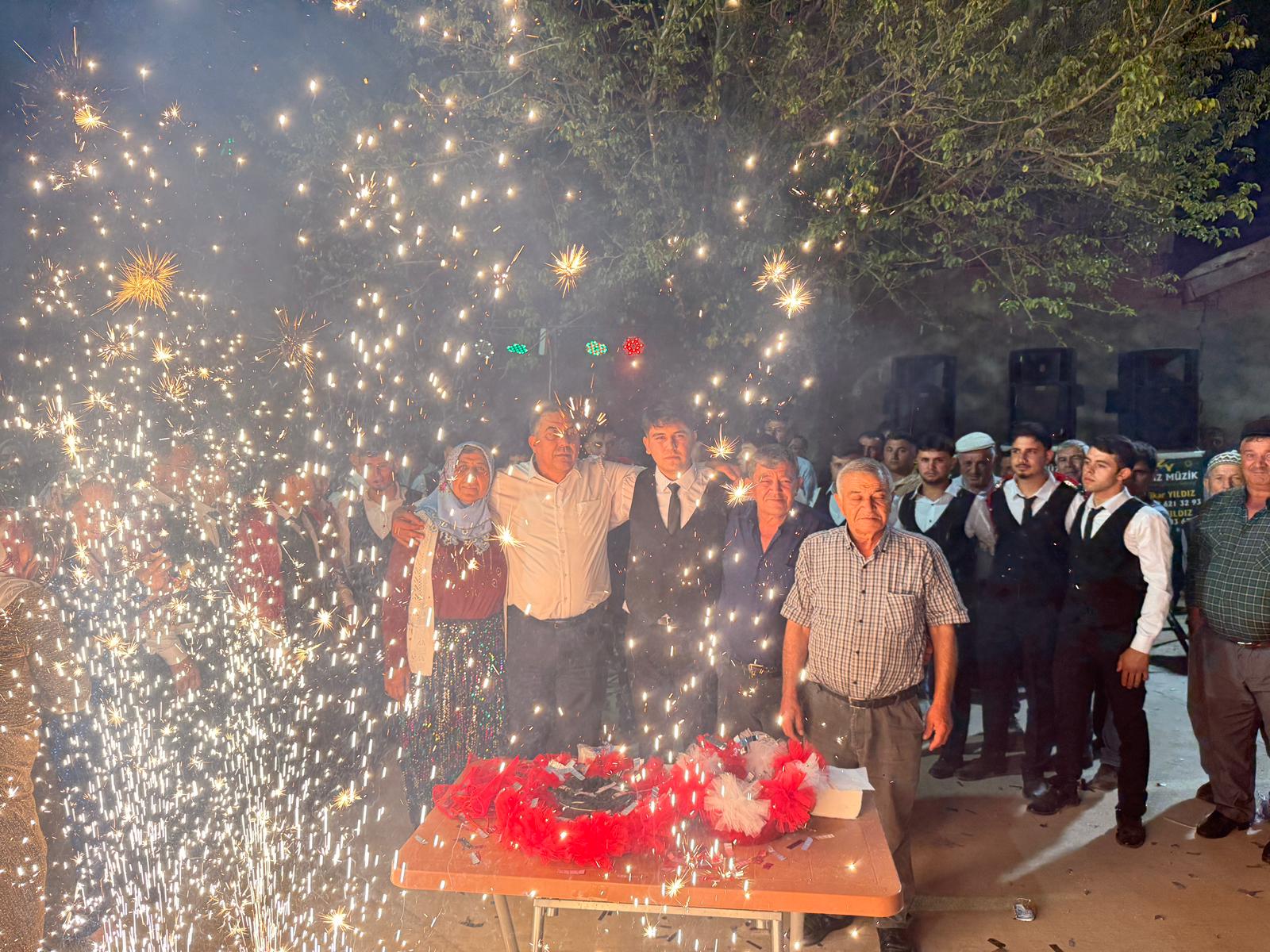 Pazarağaç’ta mehmetçiklere kınaları yakıldı