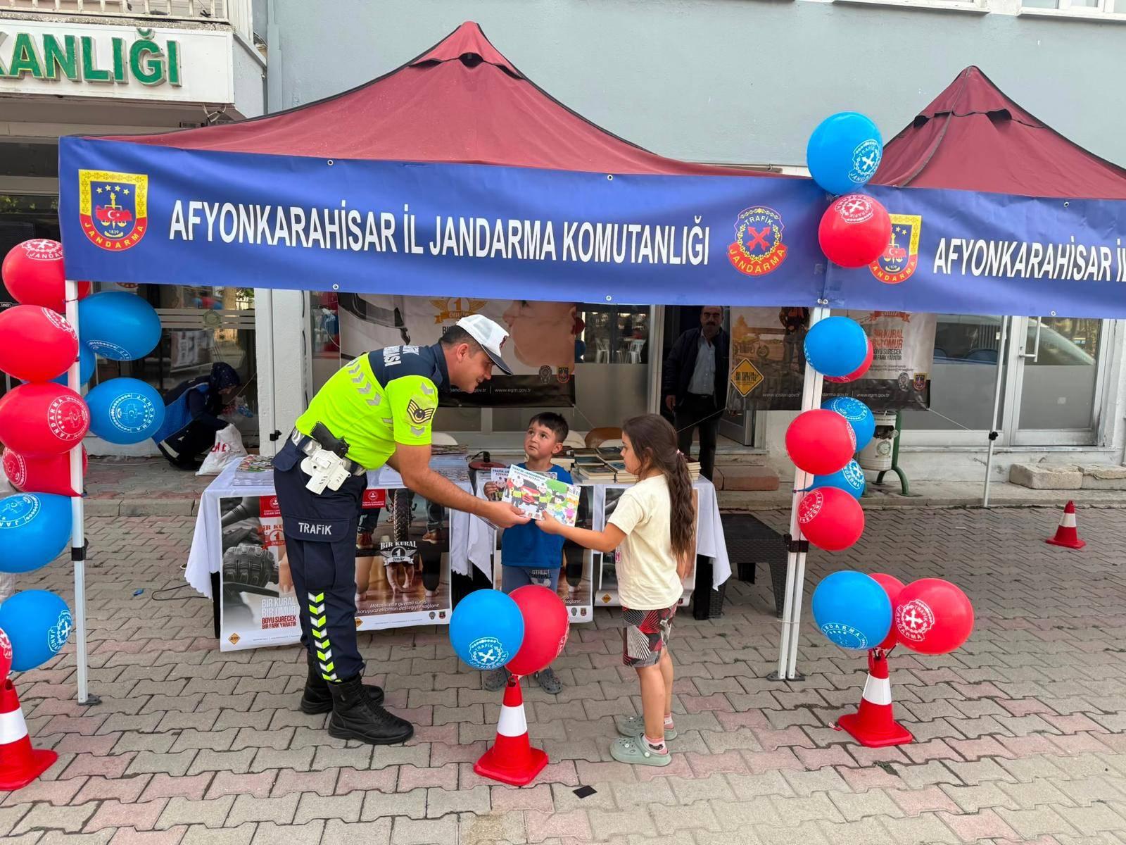 Jandarmadan 6 ilçede trafik güvenliği seferberliği 7 Jandarmadan 6 ilçede trafik güvenliği seferberliği
