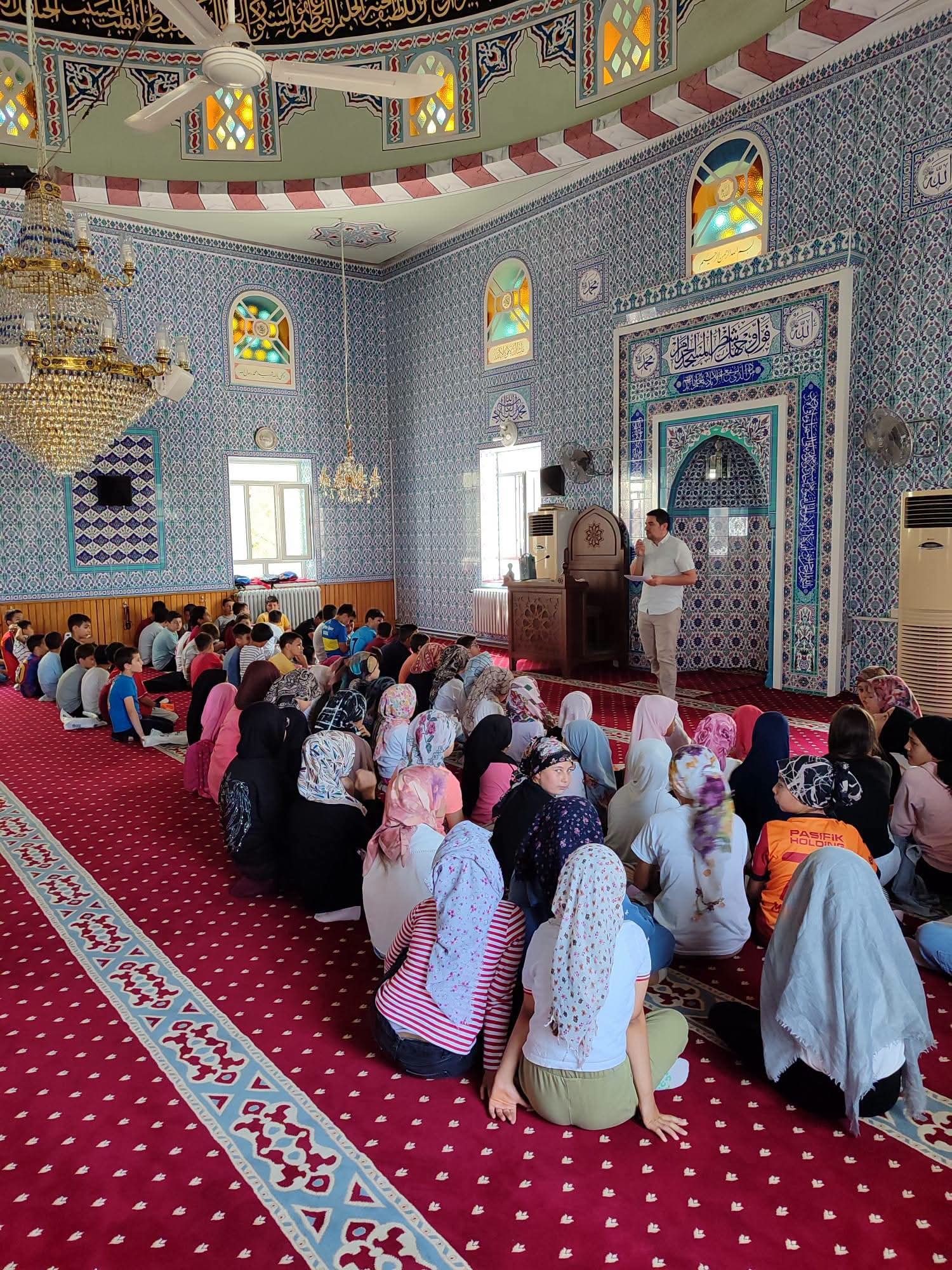 Kur’an kursu öğrencilerine dijital dünya uyarısı