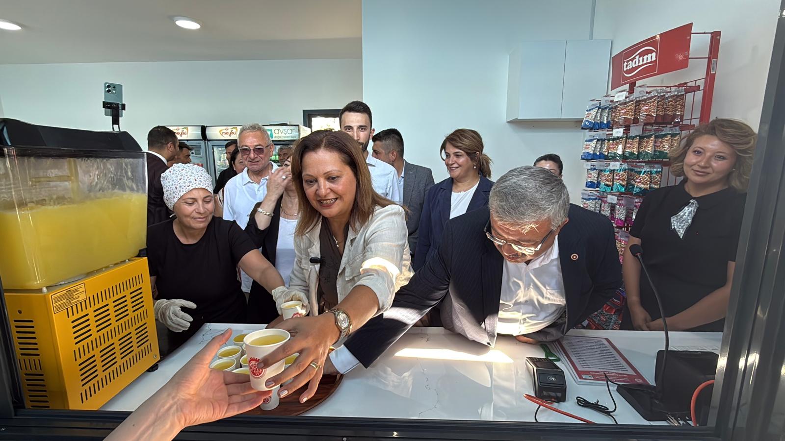 Millet Bahçesi Kafeteryası hizmete açıldı