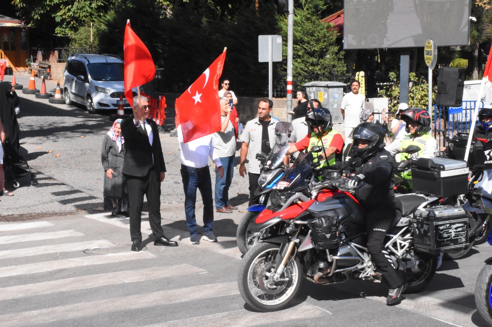 Motosiklet tutkunlarından Kocatepe pozu