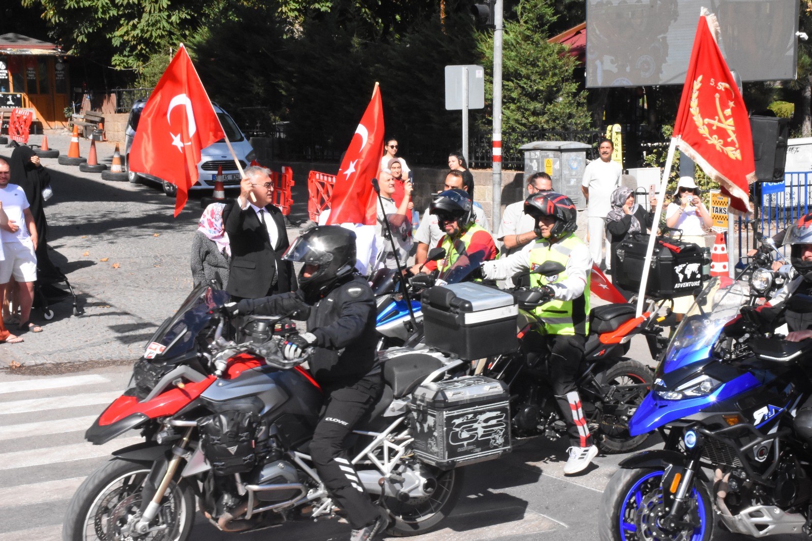 Motosiklet tutkunlarından Kocatepe pozu
