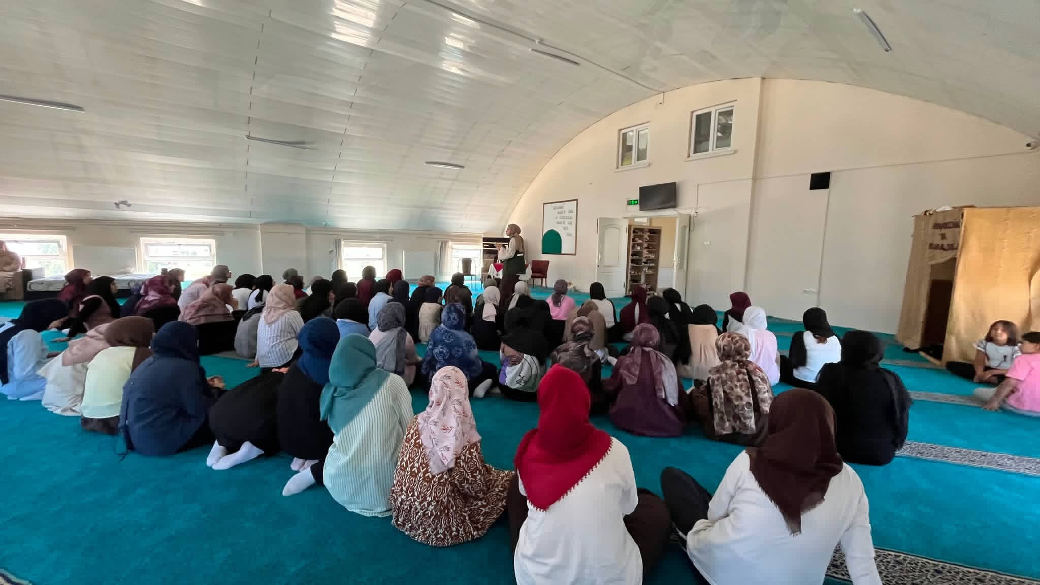 Öğrencilere bağımlılıkla mücadele seminerleri sürüyor