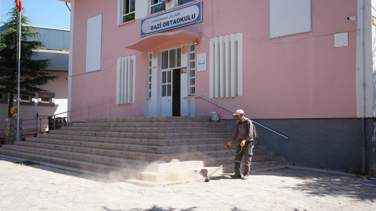 Okullarda yeni eğitim öğretim dönemine hazırlık sürüyor