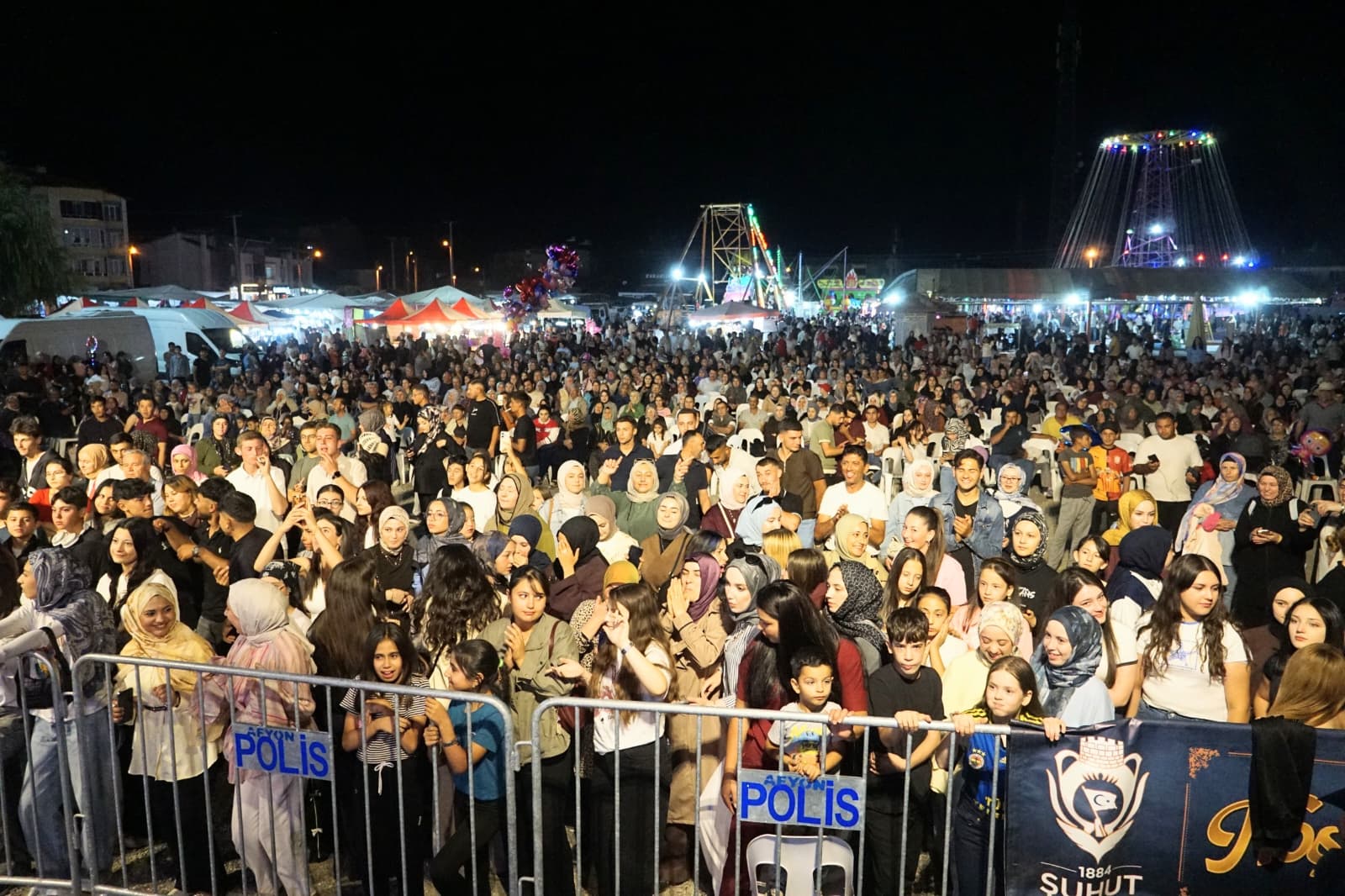 ROTA BAND Şuhut’u şarkılarıyla salladı