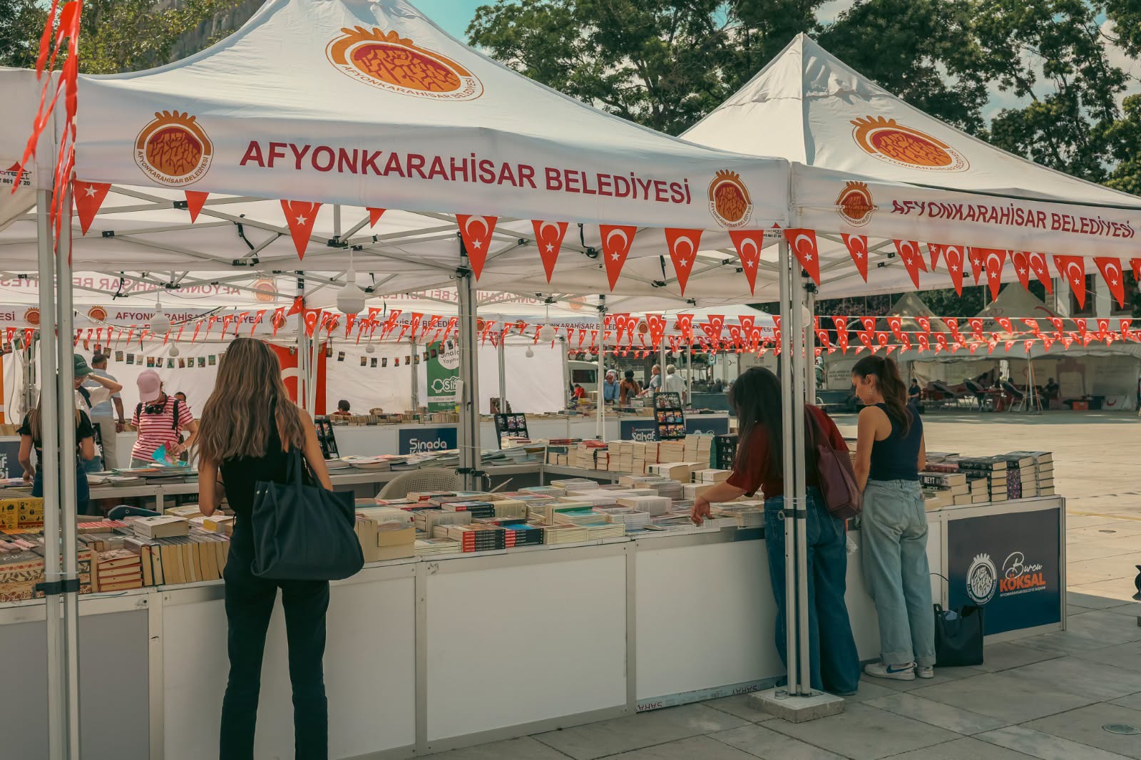Sahaf Günleri Zafer Meydanı’nda devam ediyor