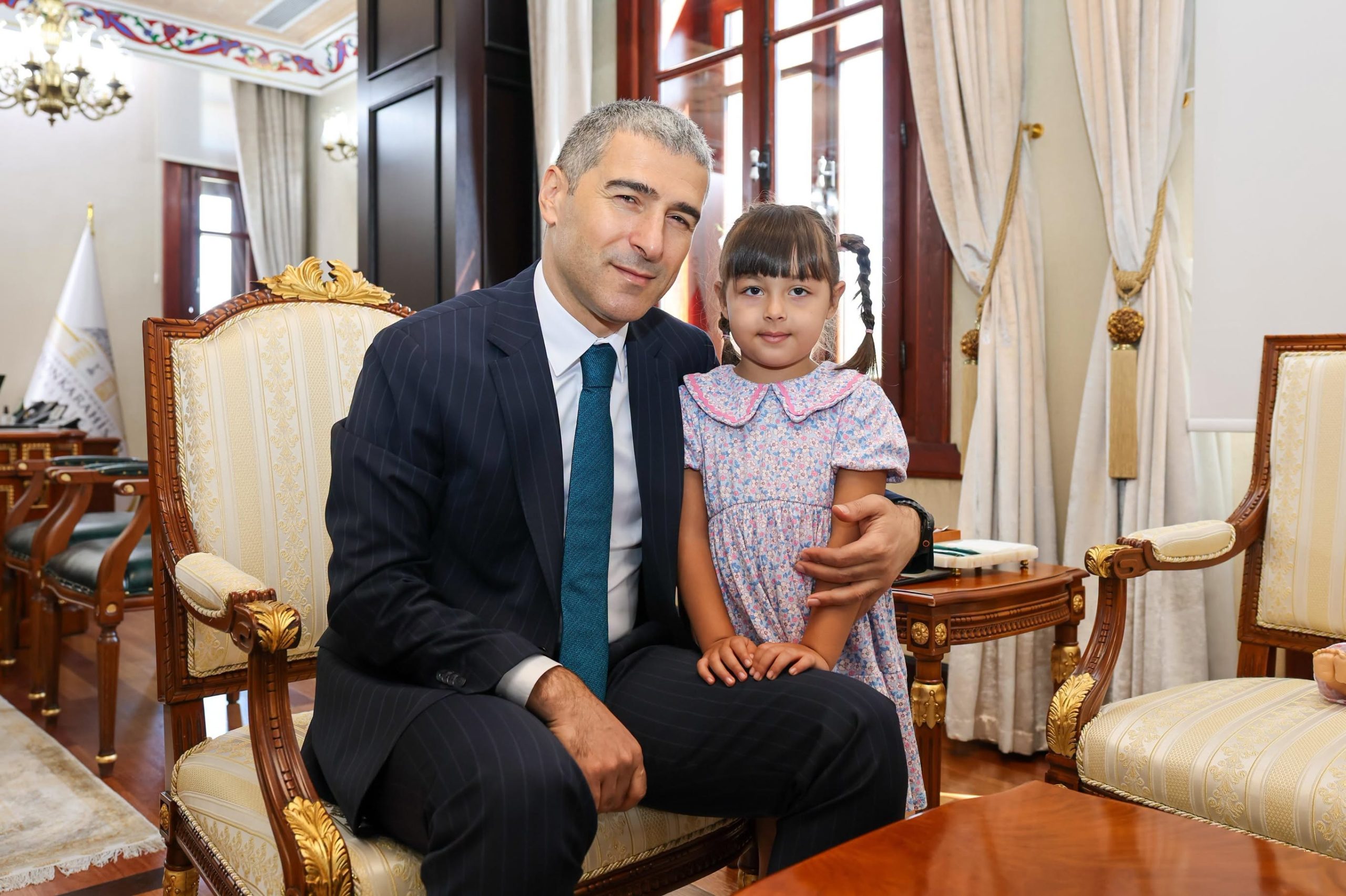 Şehidimizin kızına en güzel koltuk: Valilik makamı 1 Şehidimizin kızına en güzel koltuk: Valilik makamı