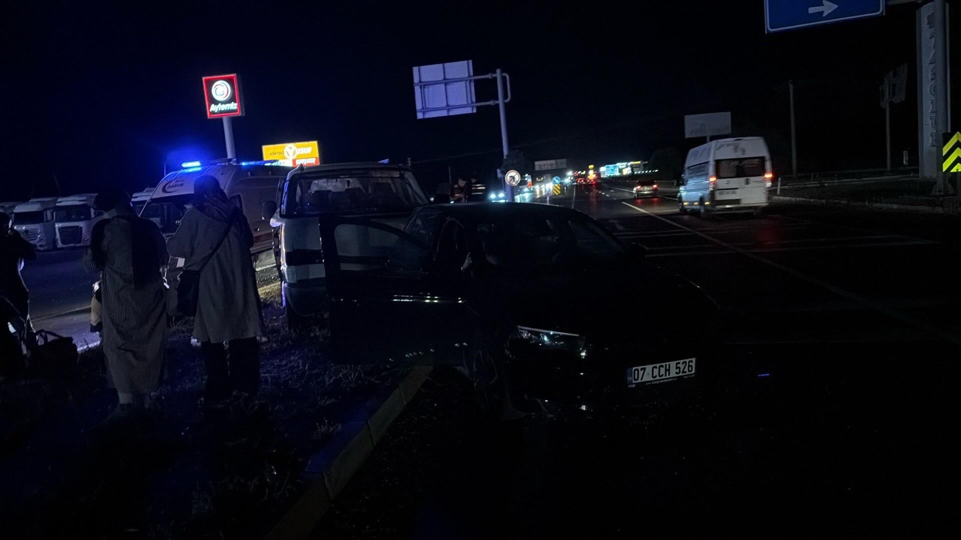 Sinanpaşa’da kamyonet ile otomobil çarpıştı: 11 yaralı